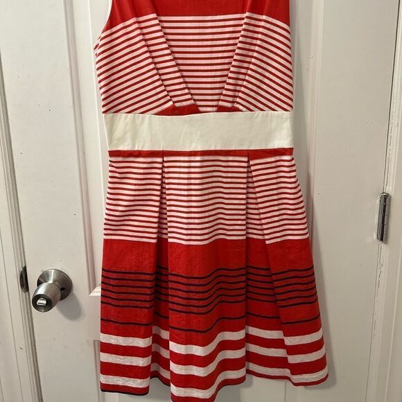 Dress   - Picture 2 of 6